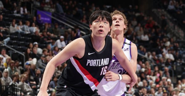 百进配资 凯斯勒14+10+8杨瀚森3分1助1断1帽 爵士险胜开拓者